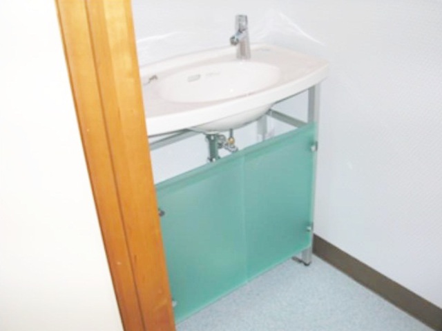 栃木小山　新規トイレ内手洗器